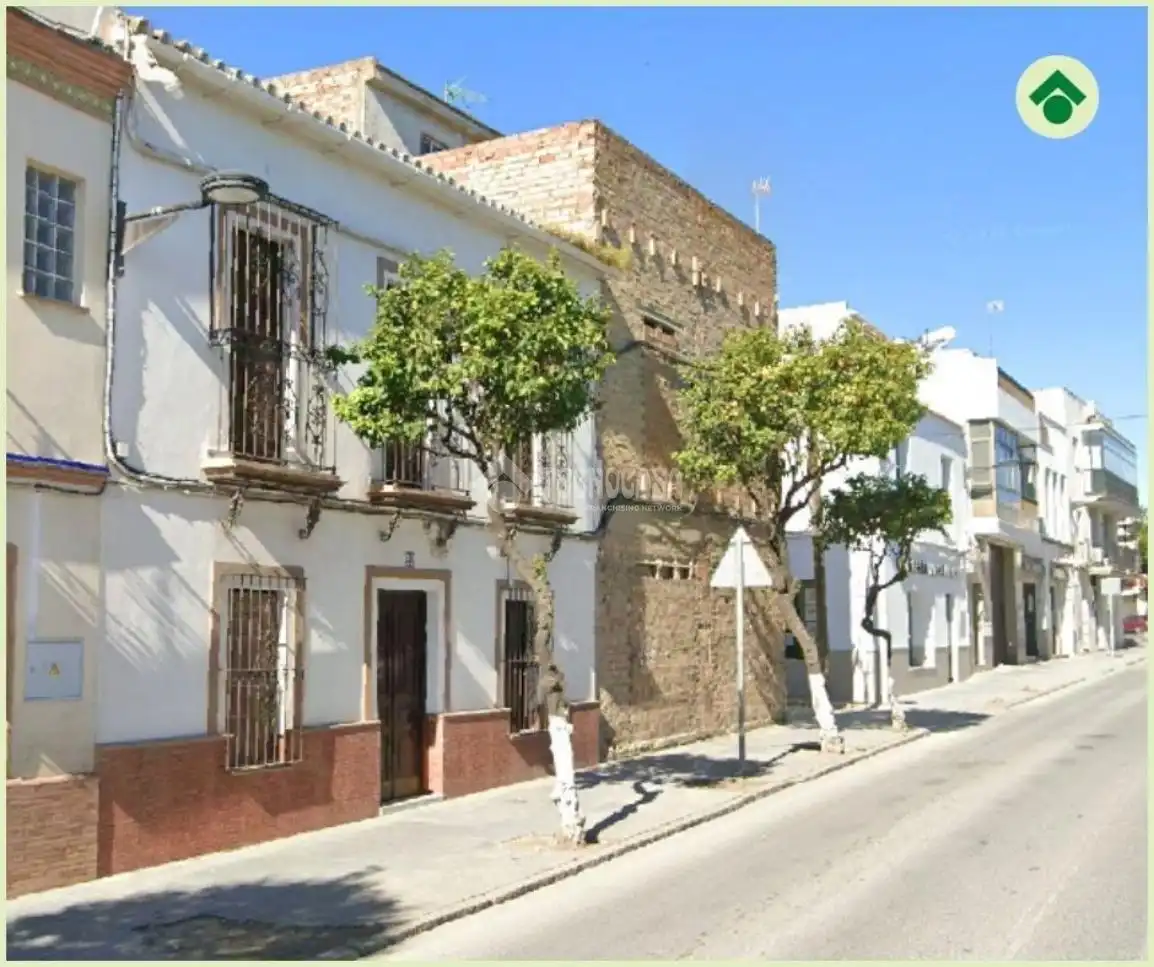 Vista exterior de Casa o chalet en venta en Las Cabezas de San Juan con Terraza y Balcón