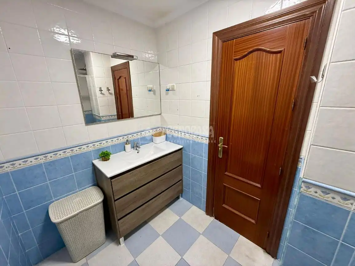Bathroom of Flat for sale in Benalmádena  with Air Conditioner, Terrace and Furnished