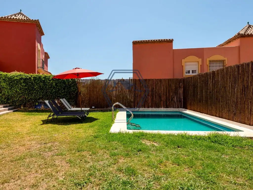 Villa con piscina in vendita a Calle Juan De Coca-Bello Horizo, imagen 2