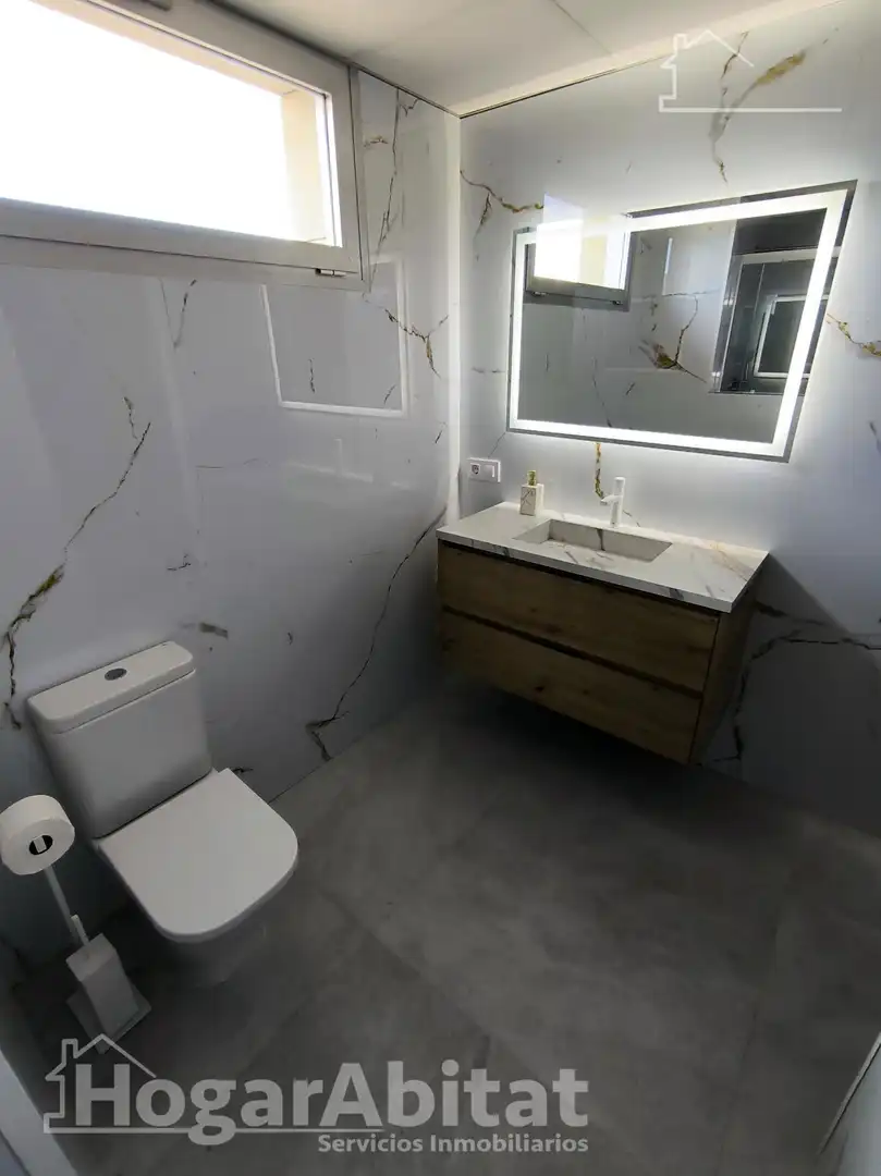 Baño de Ático en venta en Torrent con Aire acondicionado, Terraza y Trastero