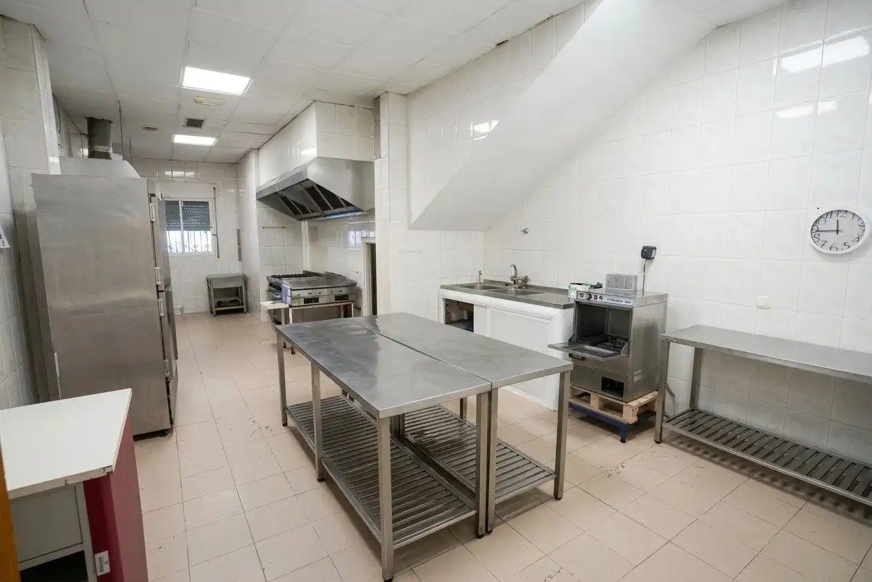 Cocina de Local en venta en Guadiana, Badajoz