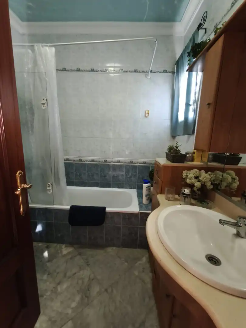 Bany de Casa adosada en venda en Mairena del Alcor amb Aire condicionat i Moblat