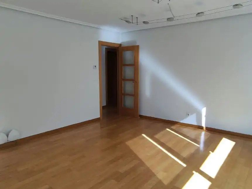 Wohnzimmer von Wohnung zur Miete in Sector 8 - Nueva Balastera