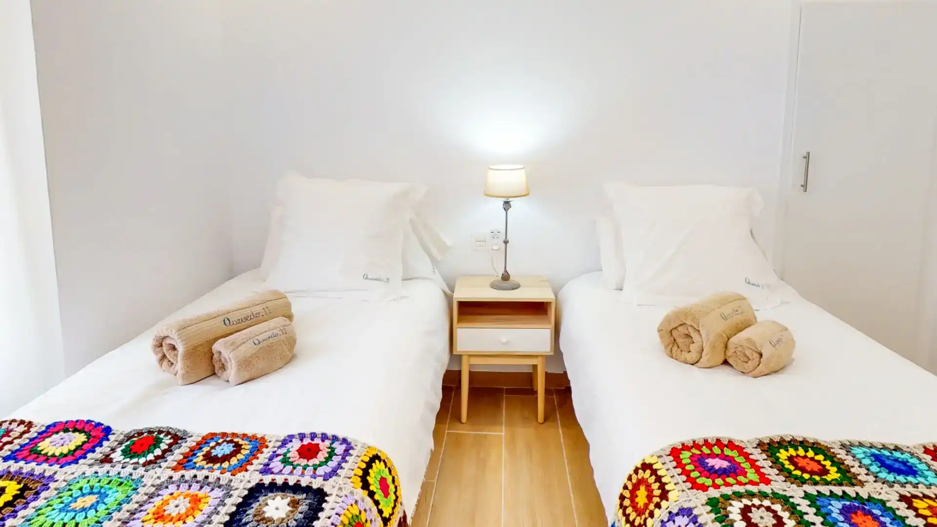 Schlafzimmer von Wohnung zur Miete in Dénia mit Parkett und Möbliert