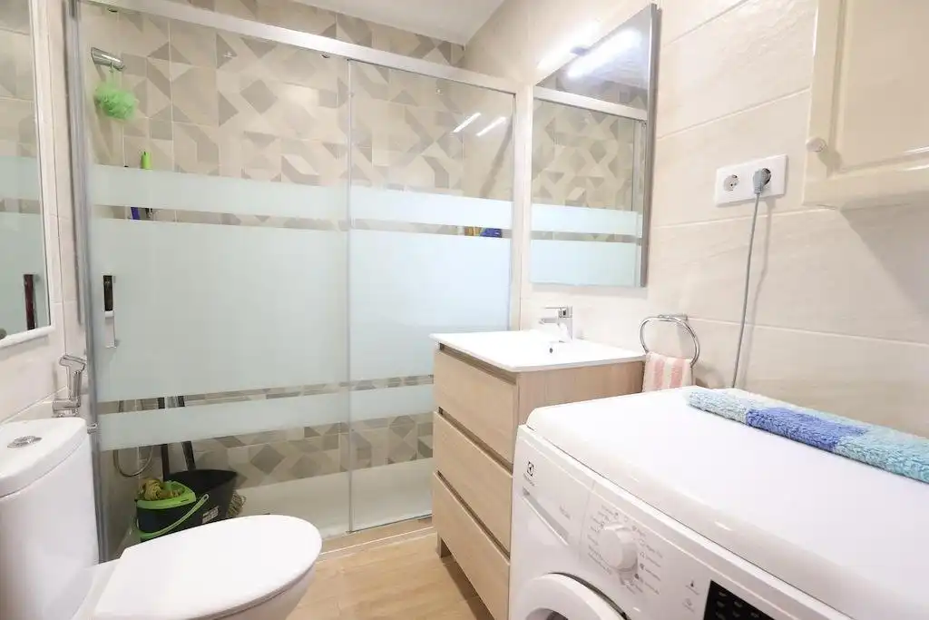 Baño de Apartamento en venta en Guardamar del Segura con Terraza y Amueblado