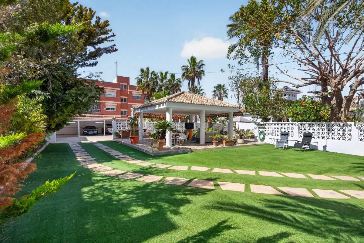 Casa con jardín en venta en Lo Pagán