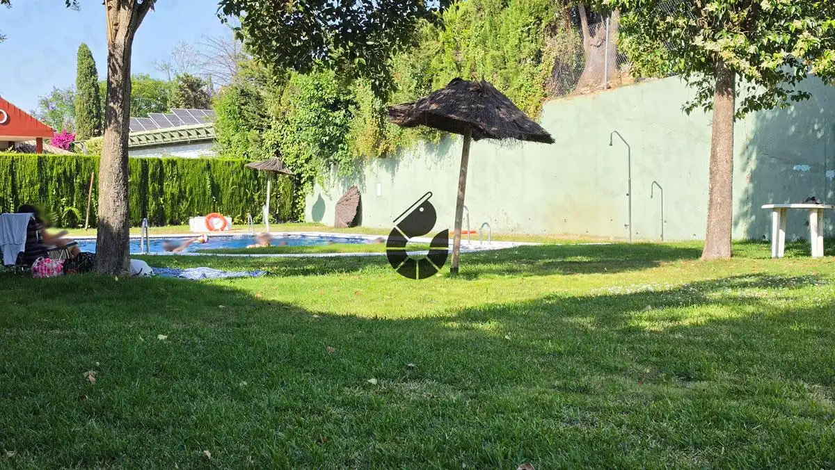 Jardín de Casa adosada en venta en Mairena del Aljarafe con Aire acondicionado, Jardín privado y Trastero