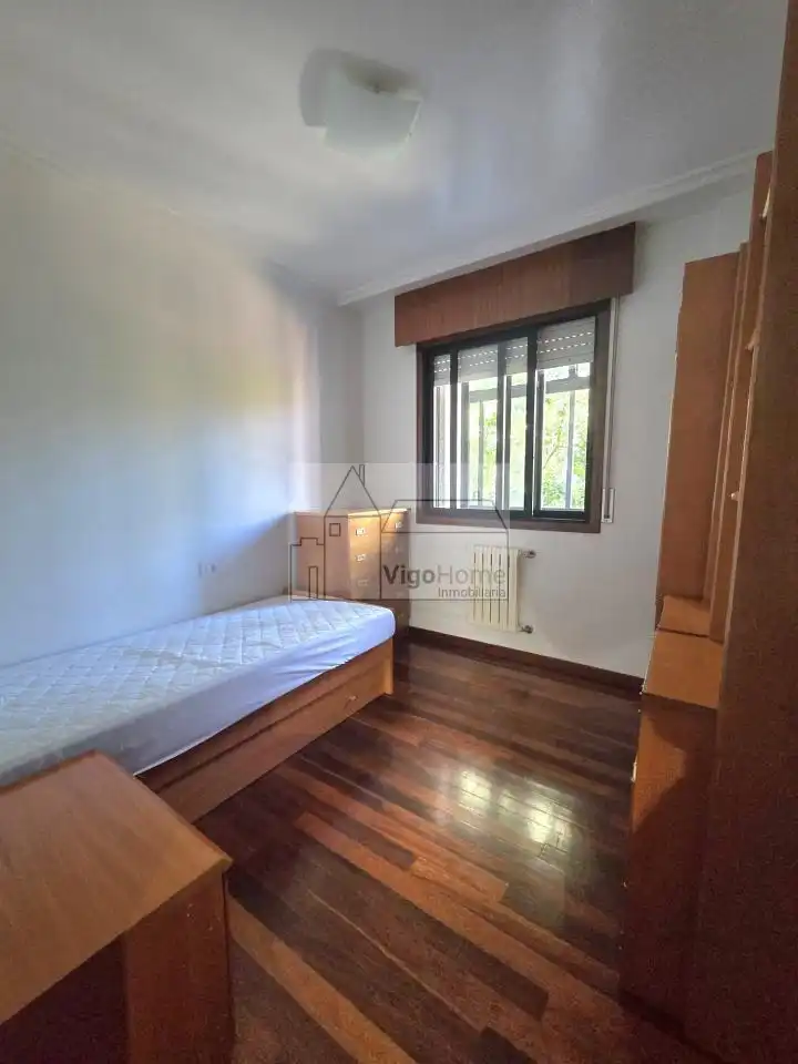 Bedroom of Flat for rent in Vigo   with Heating, Parquet flooring and Storage room
