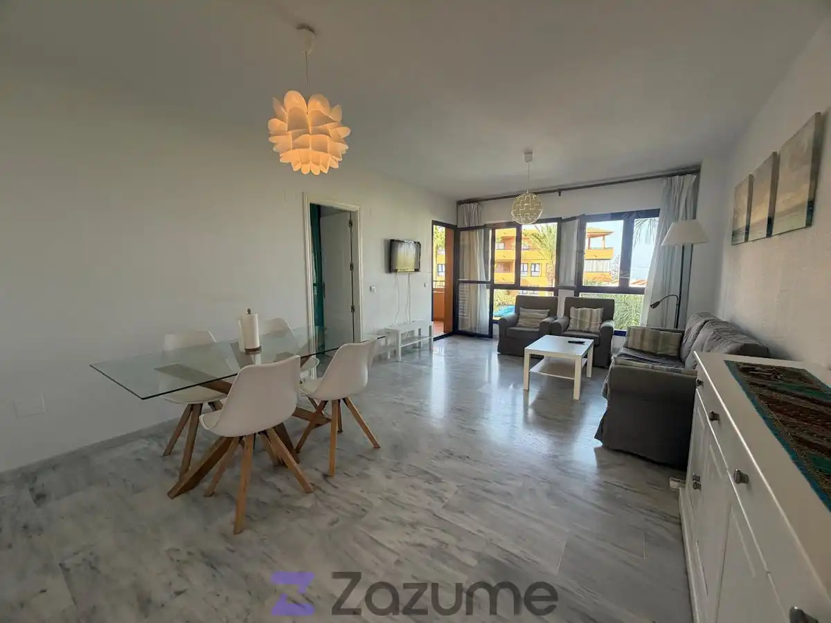 Sala de estar de Piso de alquiler en Manilva con Aire acondicionado, Terraza y Piscina