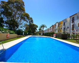 Piscina de Casa adosada en venda en Casares amb Jardí privat, Terrassa i Piscina comunitària