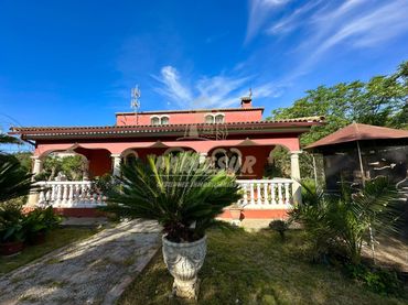 House with pool for sale in Almodóvar del Río