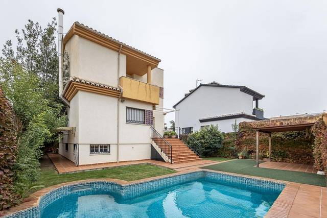 Casa-chalet en Venta en Peligros