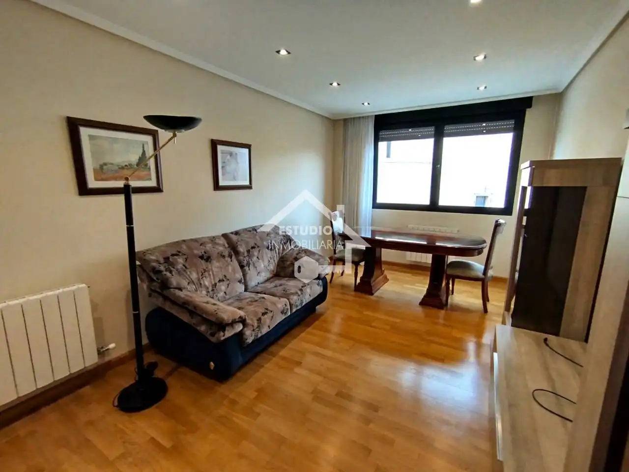 Wohnzimmer von Wohnung zum Verkauf in Oyón-Oion mit Heizung, Abstellraum und Balkon