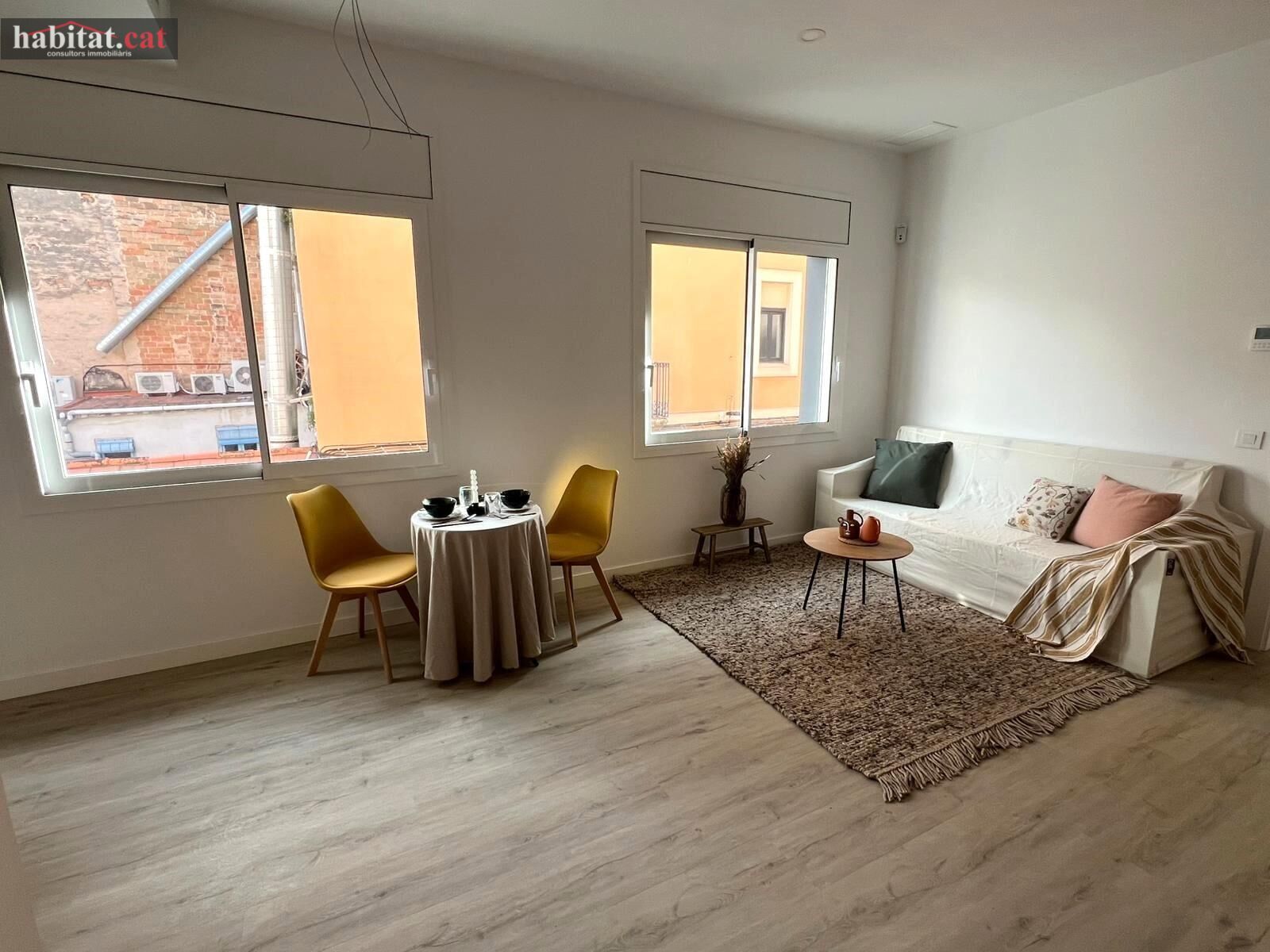 Living room of Flat for sale in Vilanova i la Geltrú  with Parquet flooring