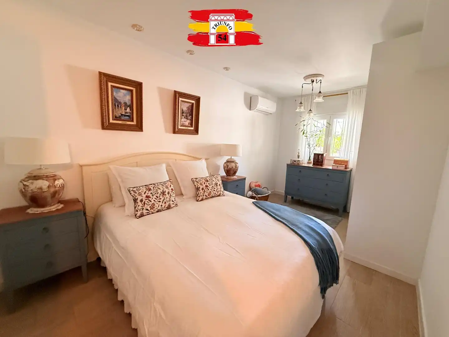 Schlafzimmer von Haus oder Chalet zum Verkauf in Pilar de la Horadada mit Klimaanlage, Privatgarten und Schwimmbad