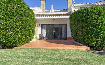 Jardí de Casa adosada en venda en Estepona amb Terrassa i Piscina