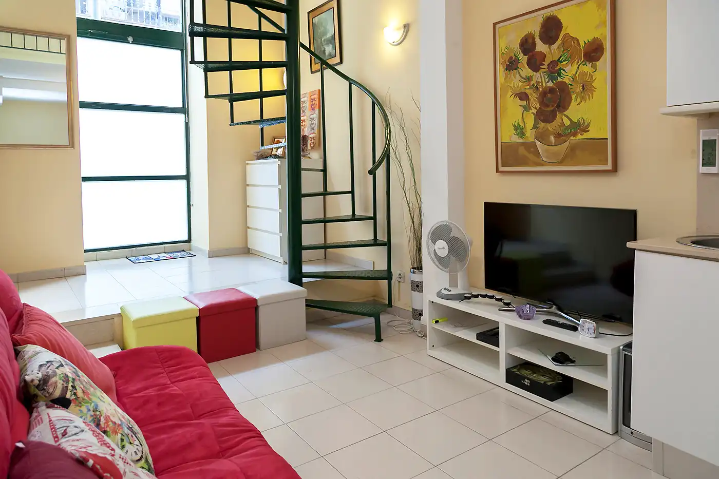 Sala d'estar de Dúplex en venda en Barcelona amb Aire condicionat, Moblat i Forn