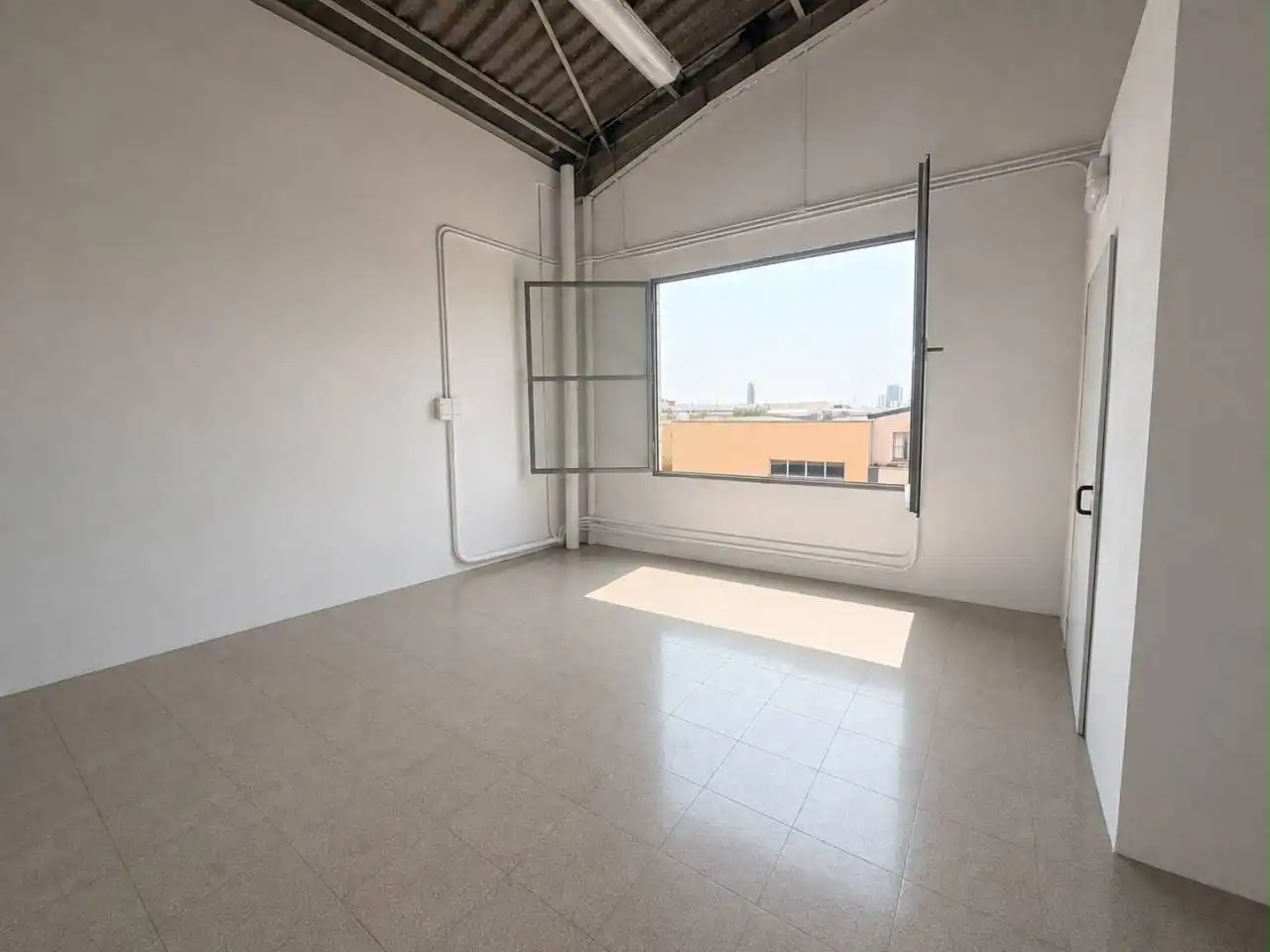 Exterior view of Industrial buildings for rent in Cornellà de Llobregat