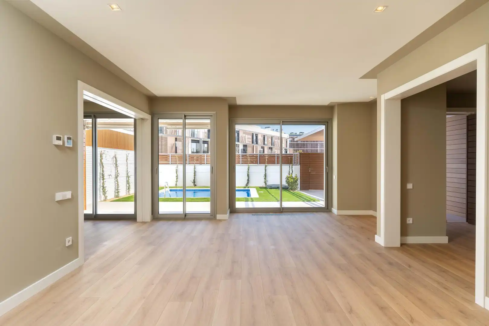 Living room of Houses for rent in Sabadell  with Air Conditioner, Private garden and Parquet flooring