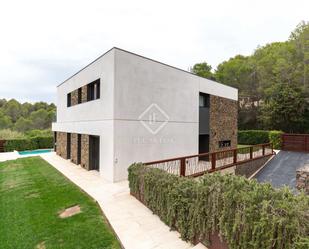 Vista exterior de Casa o xalet en venda en Cerdanyola del Vallès amb Aire condicionat, Calefacció i Jardí privat