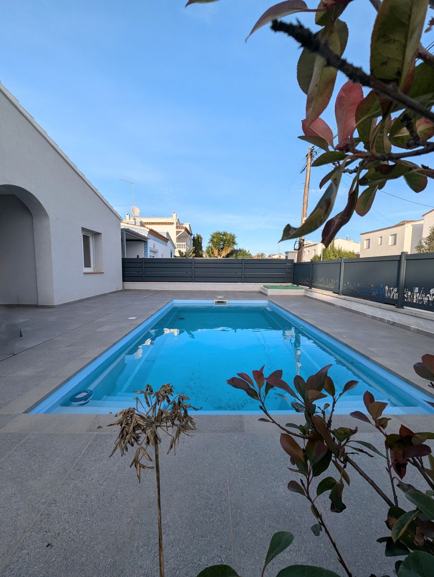 Swimming pool of House or chalet for sale in Empuriabrava  with Air Conditioner, Heating and Private garden
