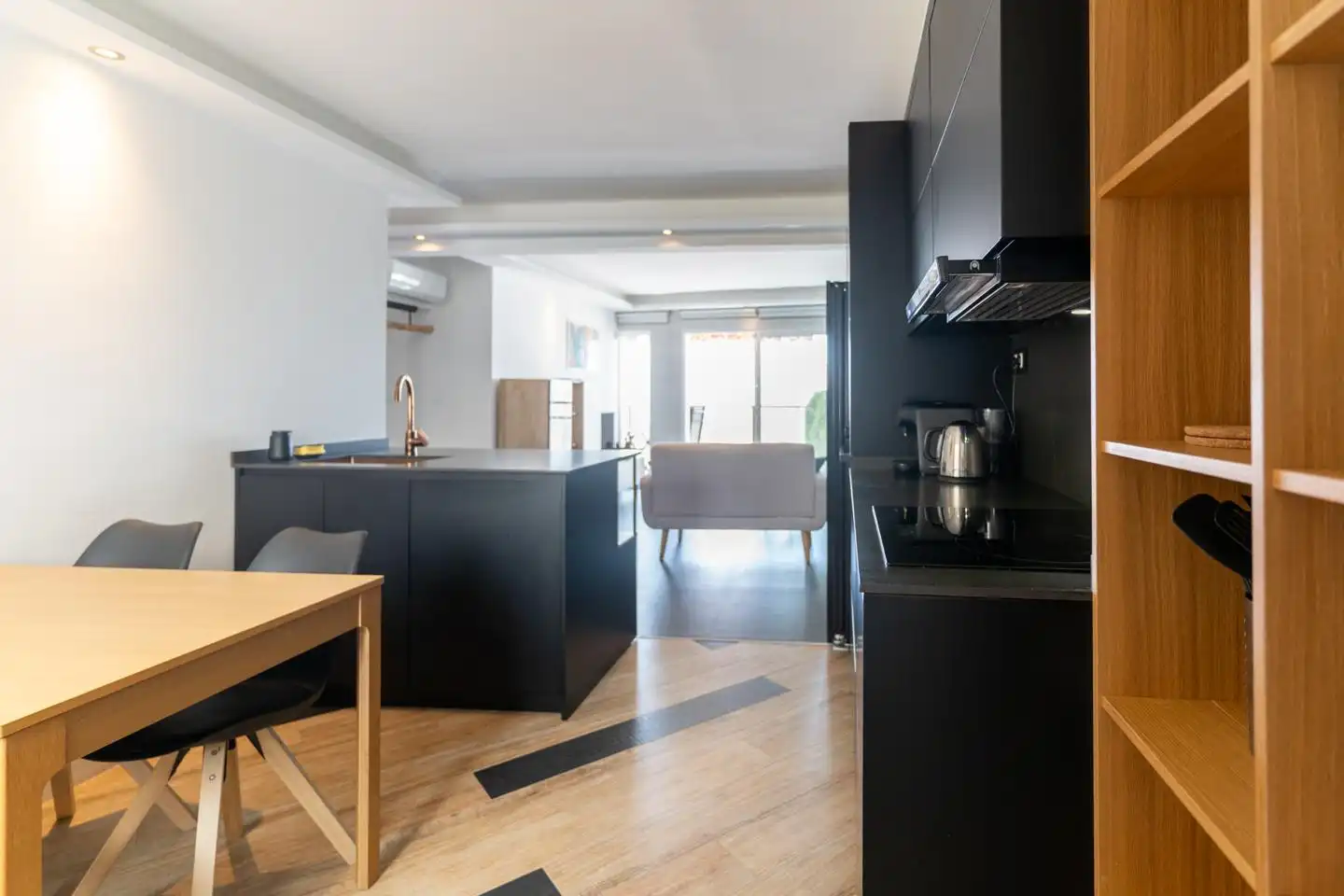 Küche von Wohnung zum Verkauf in Santa Pola mit Klimaanlage und Terrasse