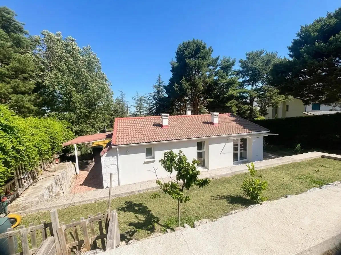 Vista exterior de Casa o chalet en venta en El Espinar con Calefacción y Terraza
