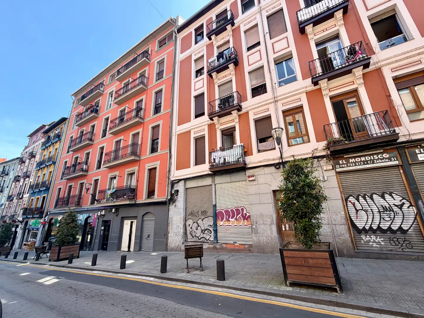 Vista exterior de Pis en venda en Bilbao  amb Calefacció, Parquet i Moblat