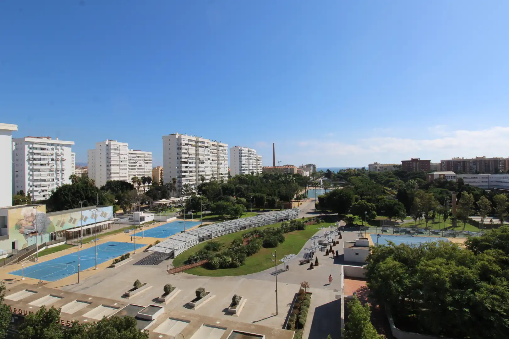 Swimming pool of Flat for rent in Carretera de Cádiz