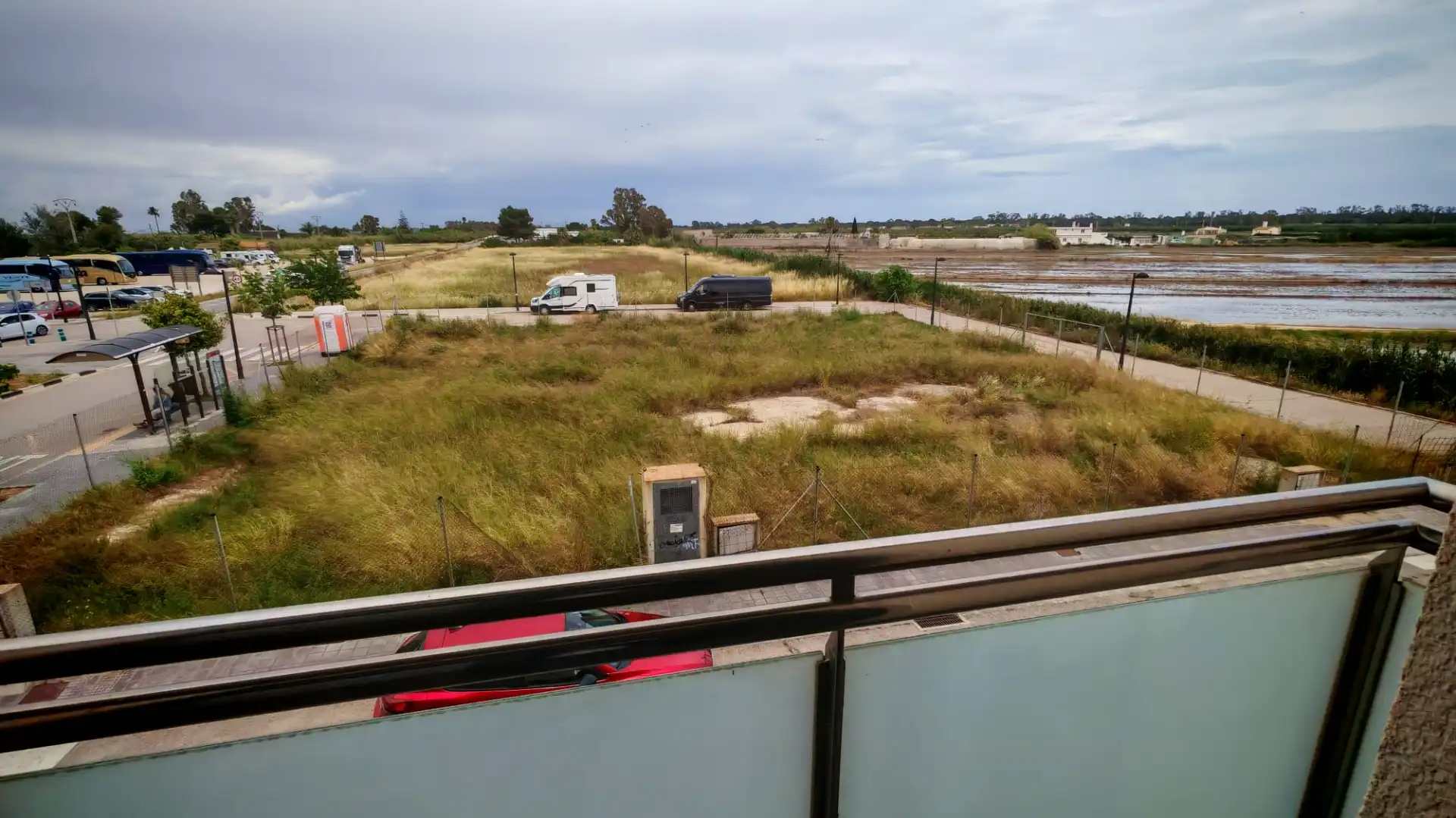 Einfamilien-Reihenhaus zum Verkauf in Valencia mit Terrasse, Abstellraum und Ofen