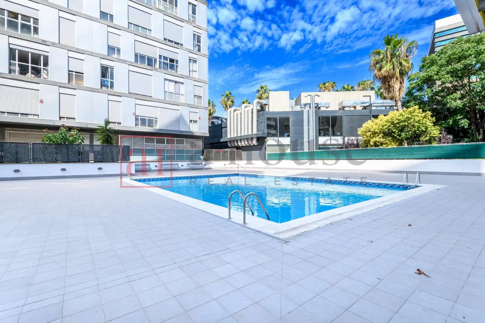 Swimming pool of Flat for sale in Barcelona  with Air Conditioner, Heating and Terrace