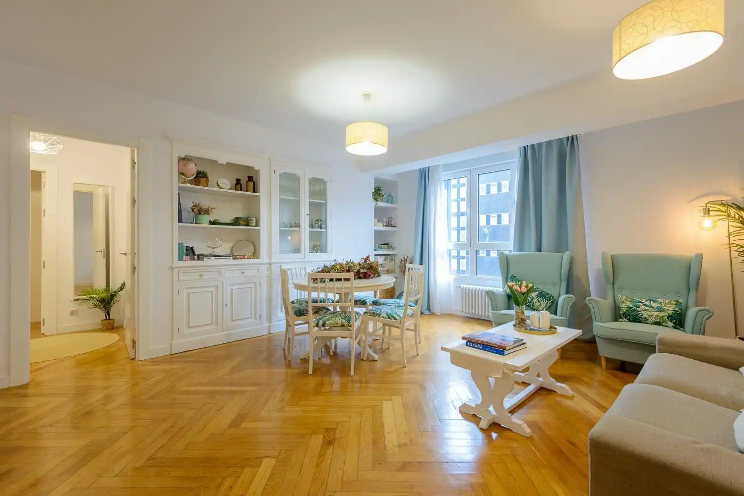 Sala de estar de Piso en venta en Oviedo  con Calefacción y Parquet