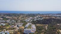 Vista exterior de Apartament en venda en Estepona amb Aire condicionat, Terrassa i Piscina