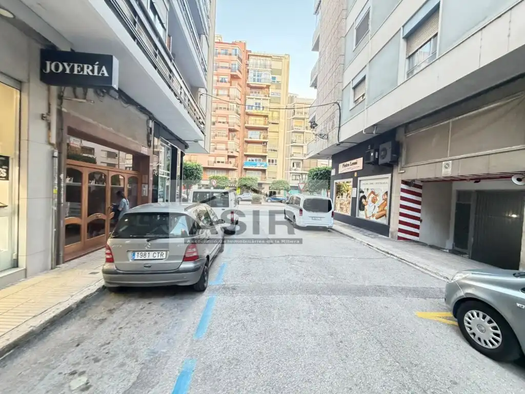 Außenansicht von Garage zum Verkauf in Alzira
