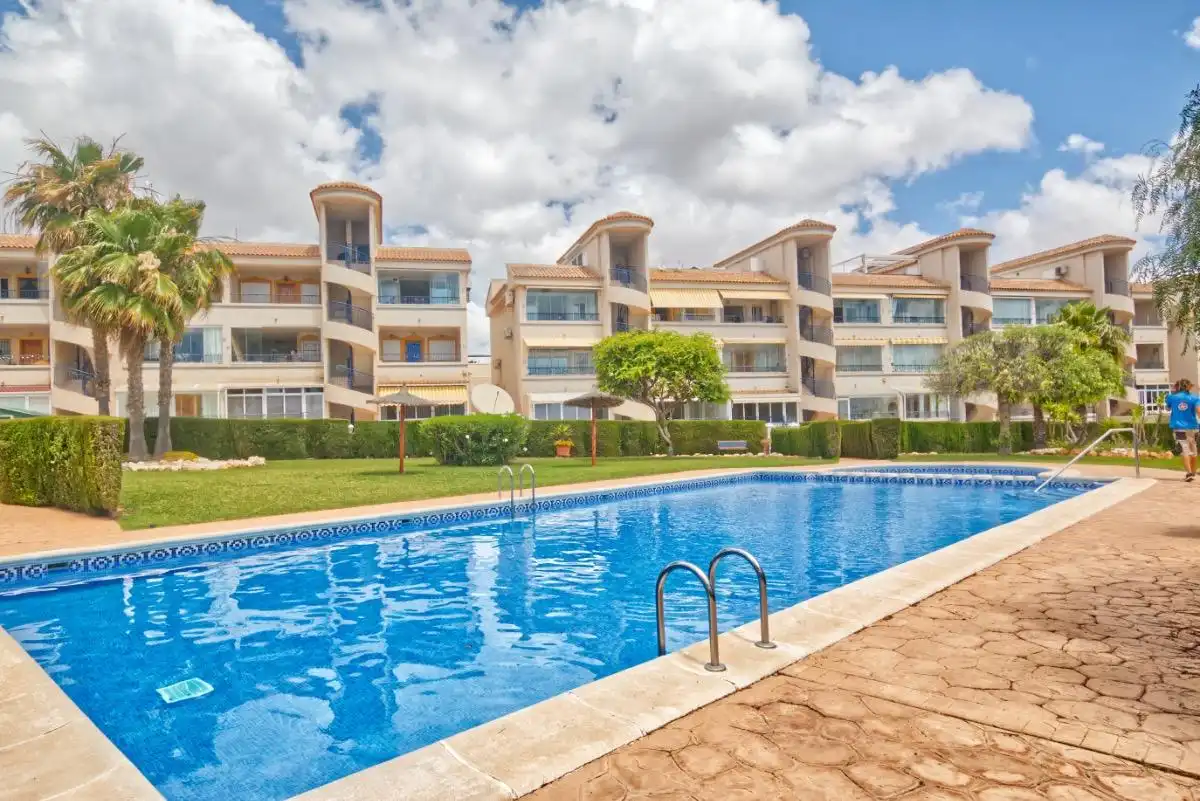 Piscina de Apartamento en venta en Orihuela con Aire acondicionado, Terraza y Amueblado