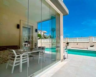 Terrassa de Casa o xalet de lloguer en Torrevieja amb Aire condicionat, Terrassa i Piscina