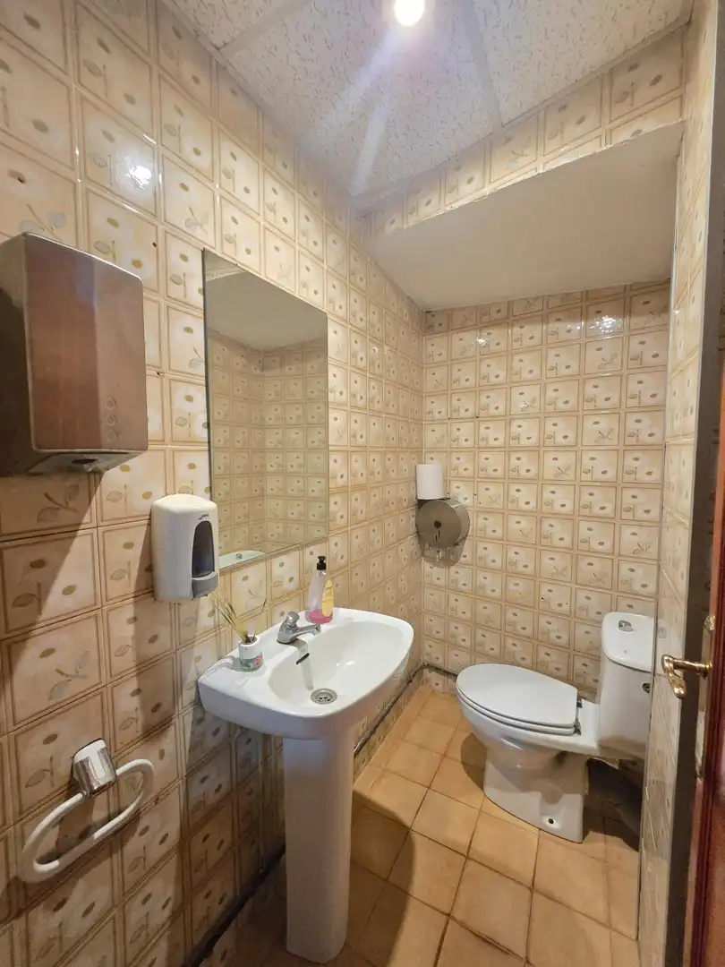 Baño de Local de alquiler en Arenys de Mar con Aire acondicionado