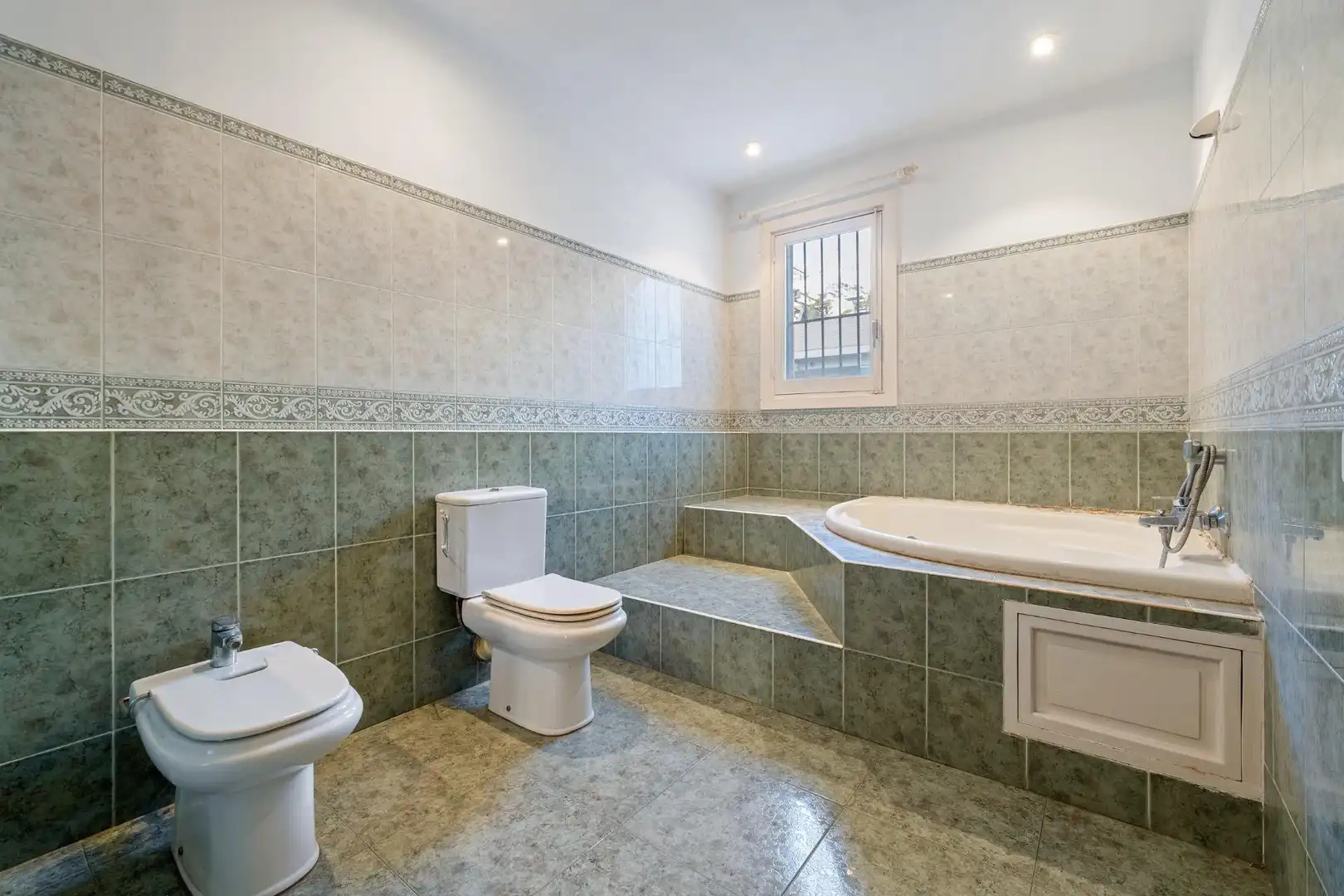 Badezimmer von Gebäude zum Verkauf in Tarragona
