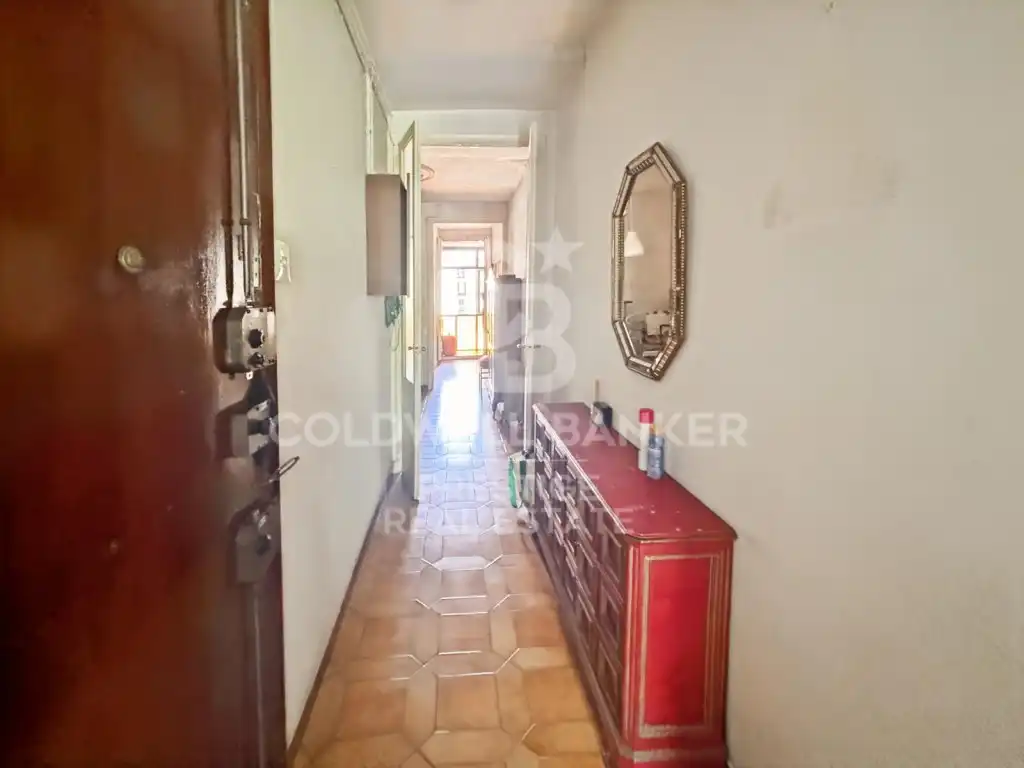 Wohnung zum Verkauf in Barcelona mit Balkon