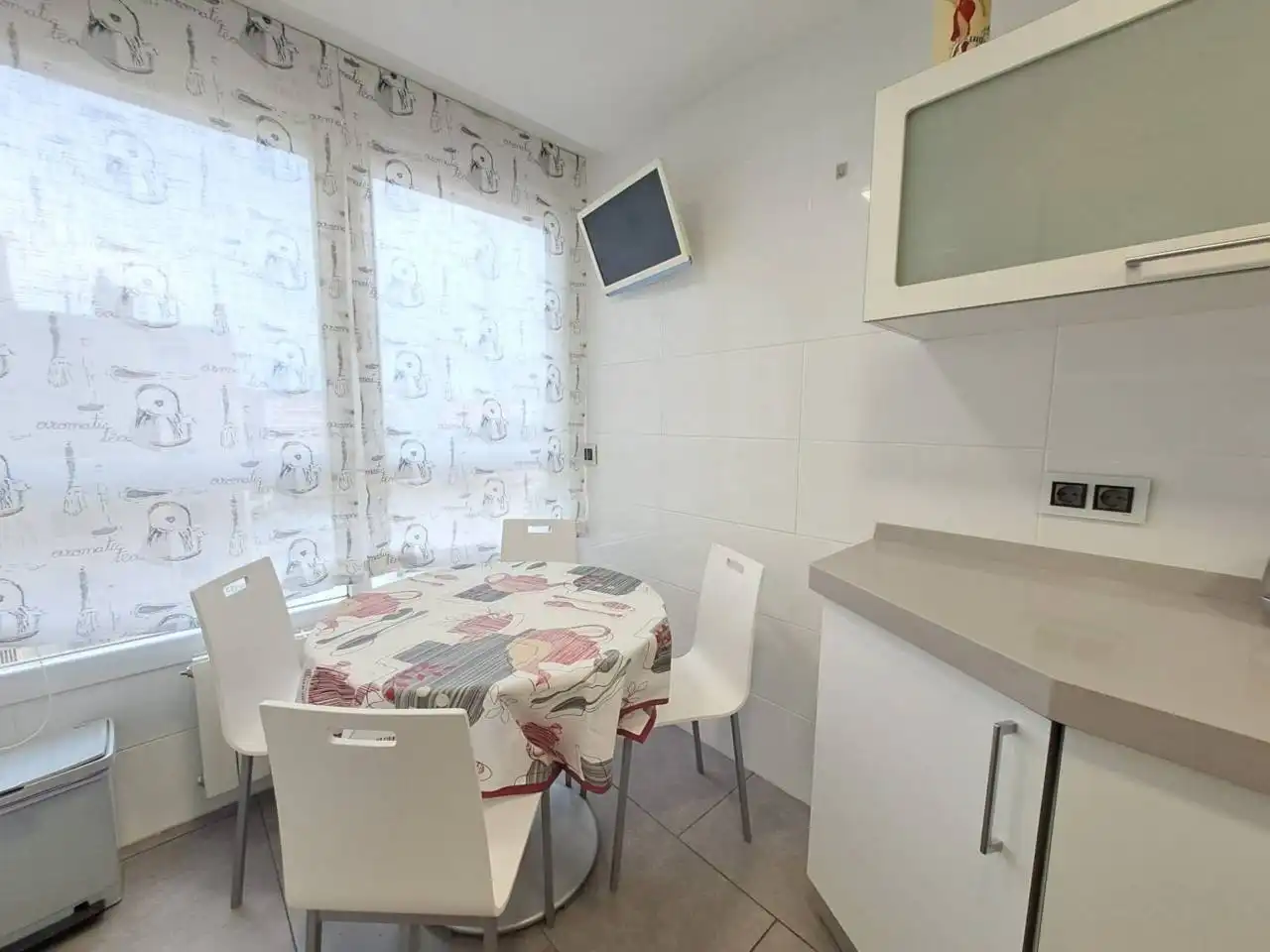Küche von Wohnung zur Miete in Burgos mit Heizung, Parkett und Abstellraum