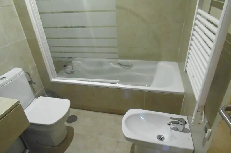 Bany de Àtic en venda en Madrid amb Aire condicionat, Calefacció i Terrassa