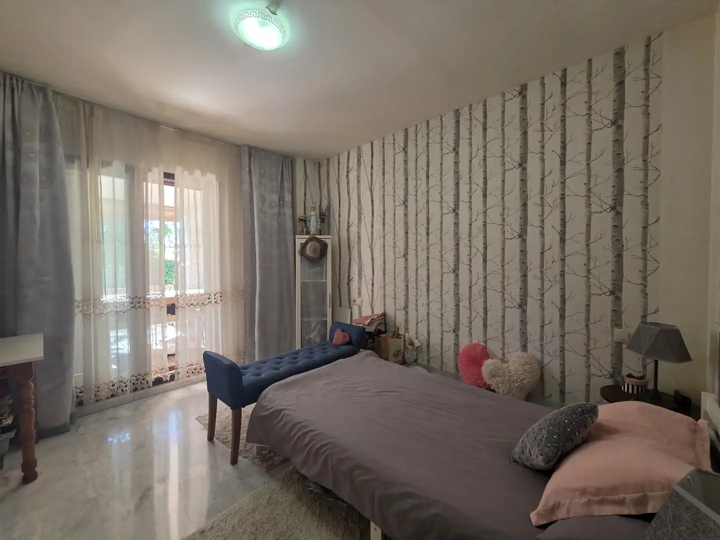 Schlafzimmer von Erdgeschoss zum Verkauf in La Alcaidesa mit Klimaanlage, Privatgarten und Terrasse