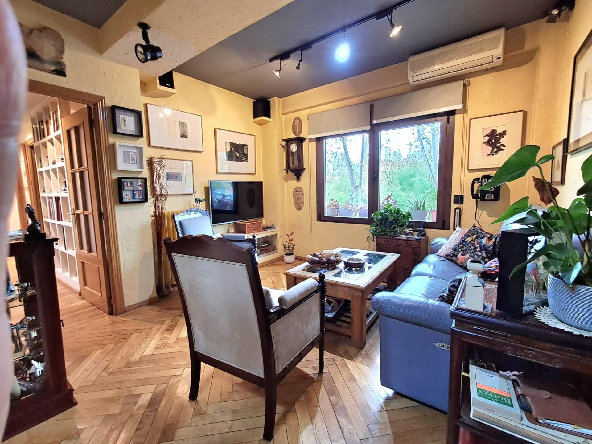 Living room of Flat for sale in  Madrid Capital  with Air Conditioner and Heating