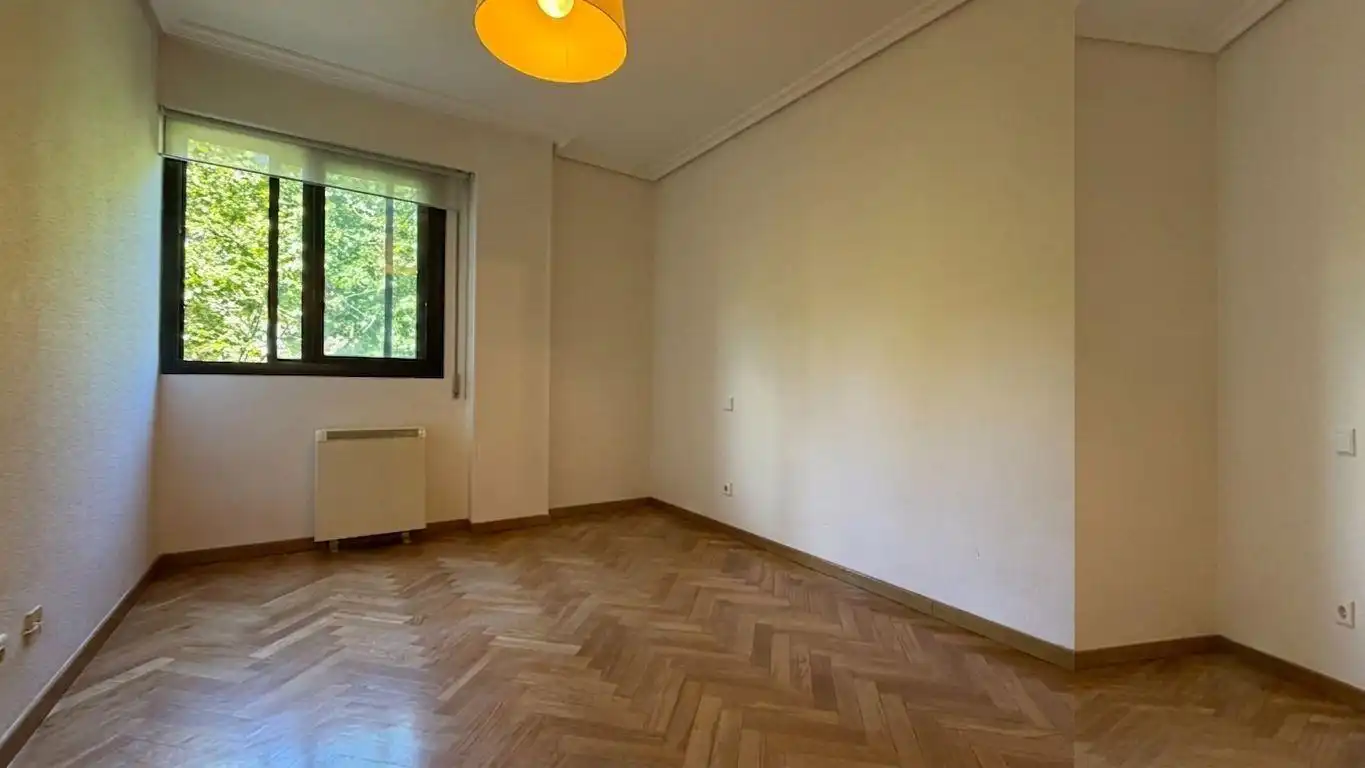 Dormitori de Pis de lloguer en Madrid amb Aire condicionat, Calefacció i Parquet