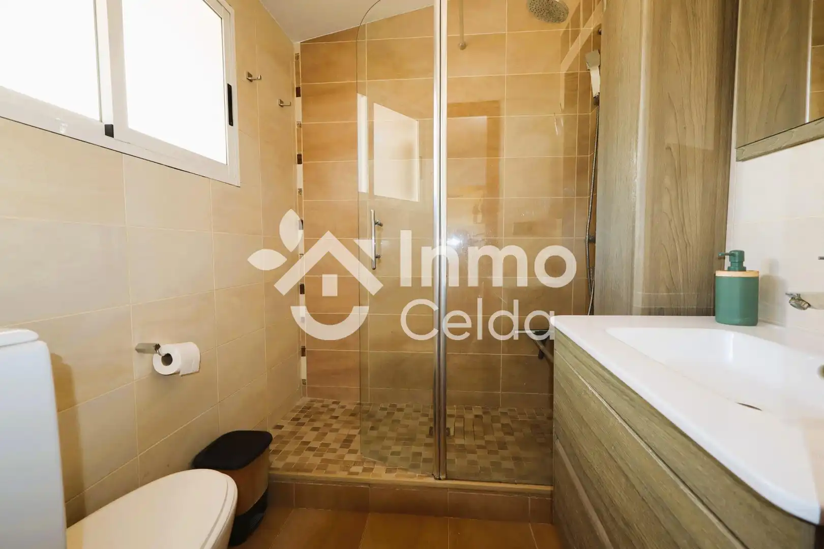 Baño de Casa adosada en venta en Chiva con Aire acondicionado, Calefacción y Jardín privado