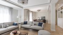 Sala d'estar de Apartament en venda en  Madrid Capital amb Aire condicionat, Calefacció i Parquet