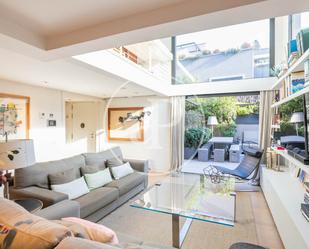 Living room of Single-family semi-detached for sale in  Barcelona Capital  with Air Conditioner, Heating and Private garden