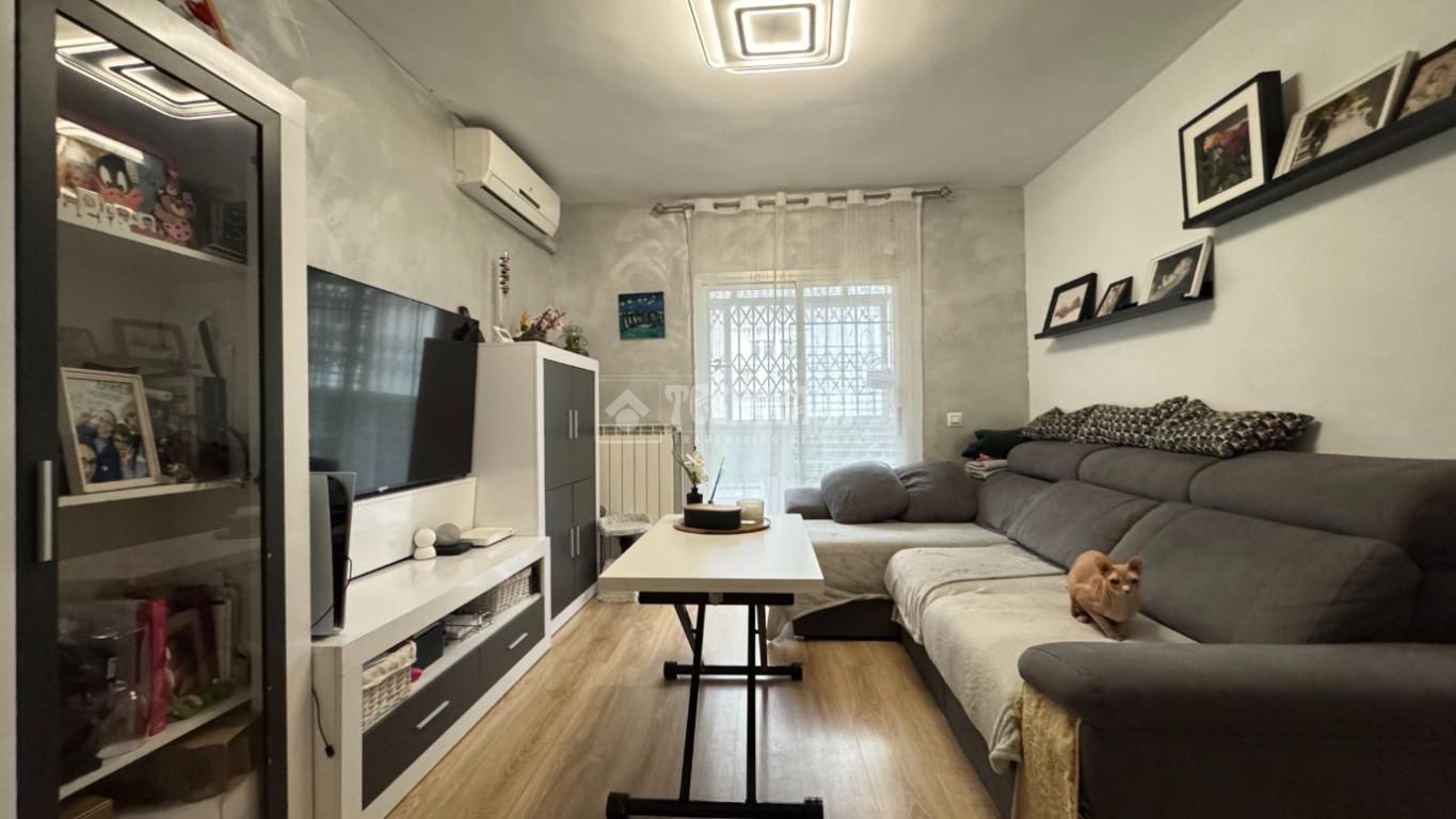 Sala d'estar de Pis en venda en  Madrid Capital amb Aire condicionat i Terrassa