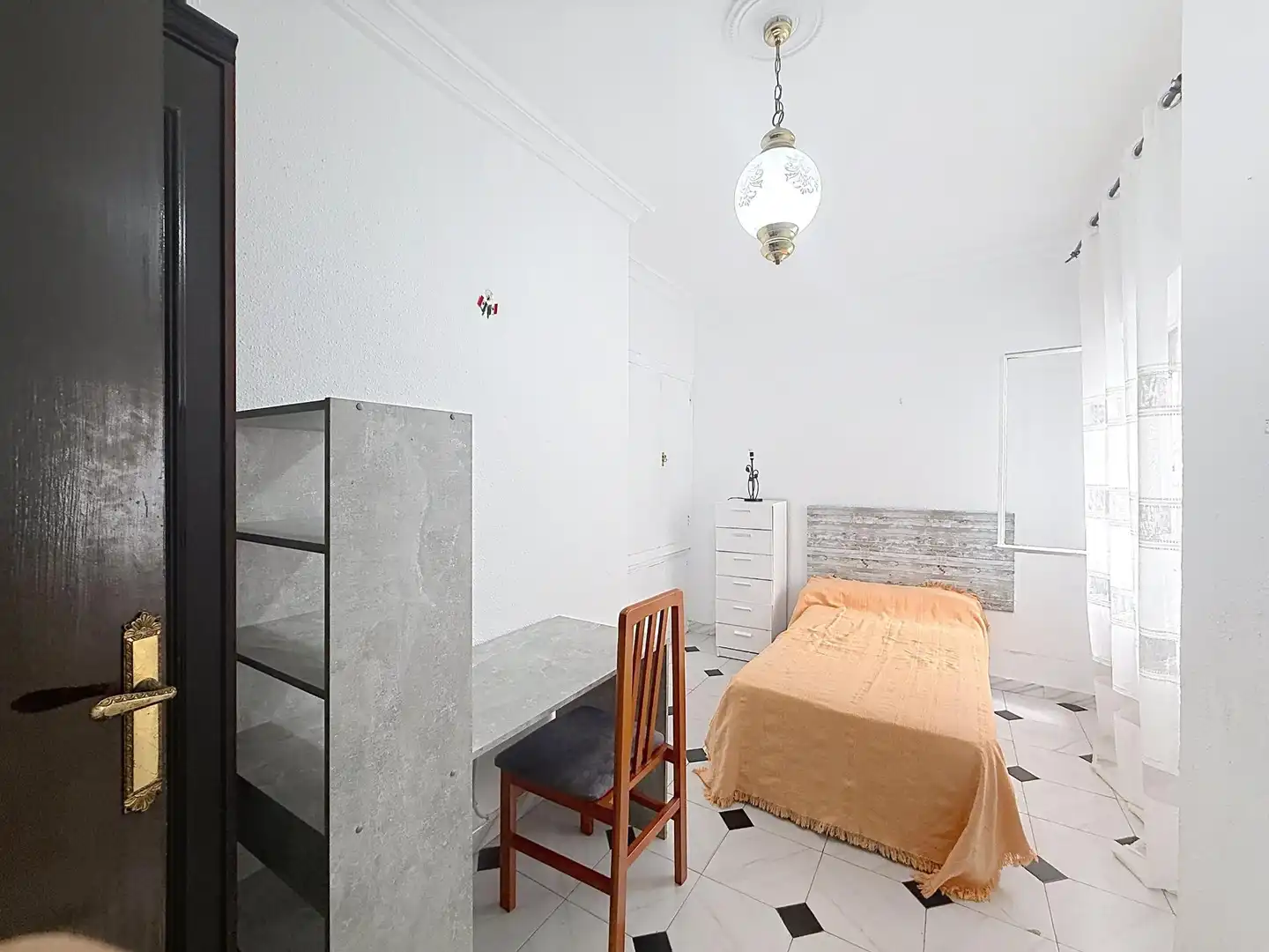 Bedroom of Flat for sale in Sevilla  with Air Conditioner, Terrace and Furnished