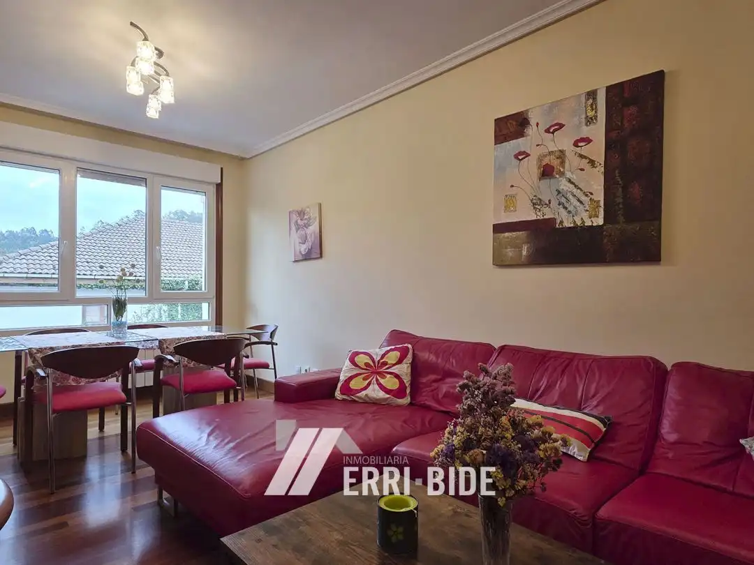 Sala de estar de Piso en venta en Mungia con Calefacción, Trastero y Balcón